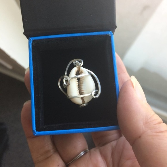 Wirequeen Artisan Wire Wrap Cowrie Shell Ring in  18Gage SS Sizes  8 9 10 - Picture 4 of 4